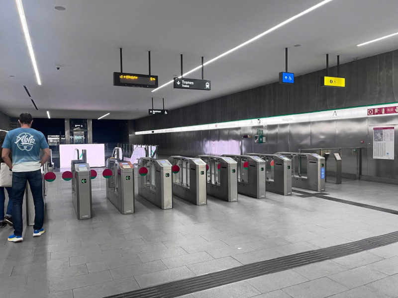 Acceso a la estación de metro de Granada en la parada de Recogidas. Archivo (EUROPA PRESS)