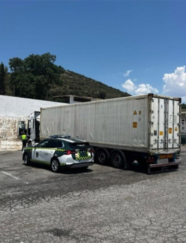 Vehículo articulado cuyo conductor sextuplicaba la tasa de alcohol permitida (GUARDIA CIVIL)