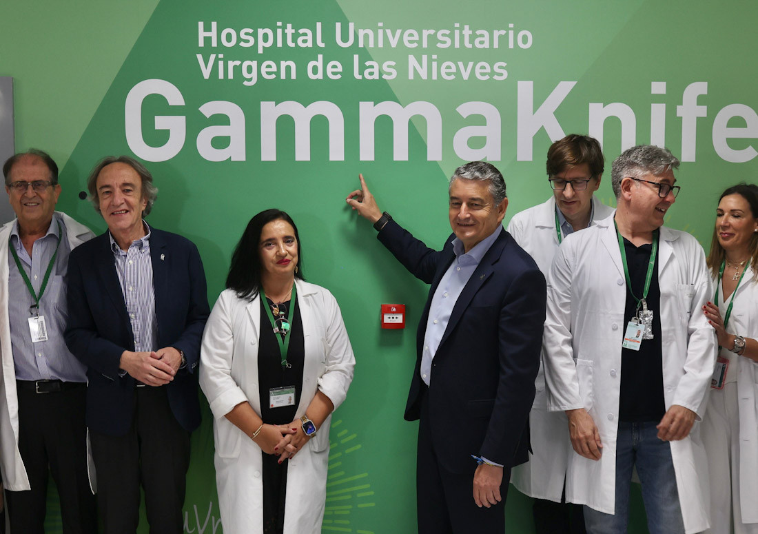 Visita de Antonio Sanz al Hospital Virgen de las Nieves (GPMEDIA)