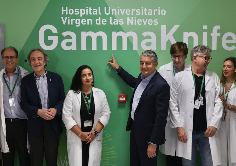 Visita de Antonio Sanz al Hospital Virgen de las Nieves (GPMEDIA)