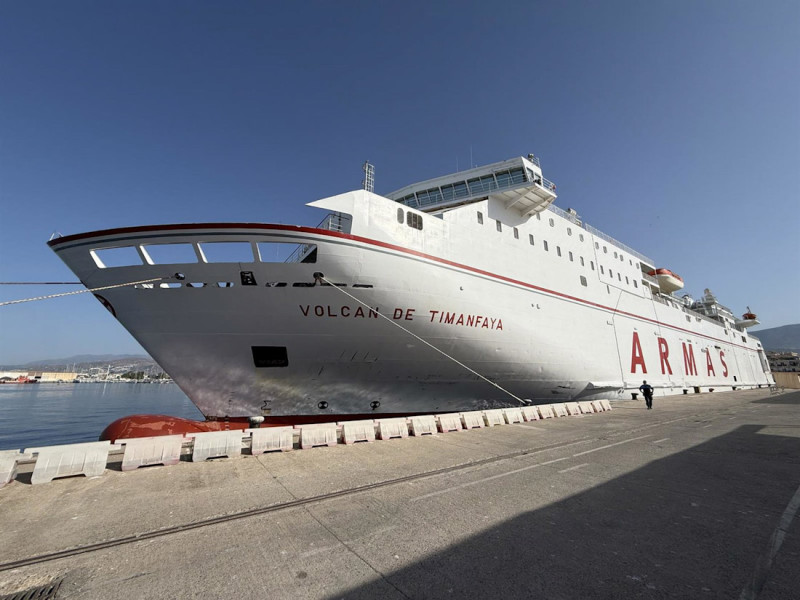 El buque Volcán de Timanfaya, atracado en el muelle Levante del Puerto de Motril (PUERTO DE MOTRIL)