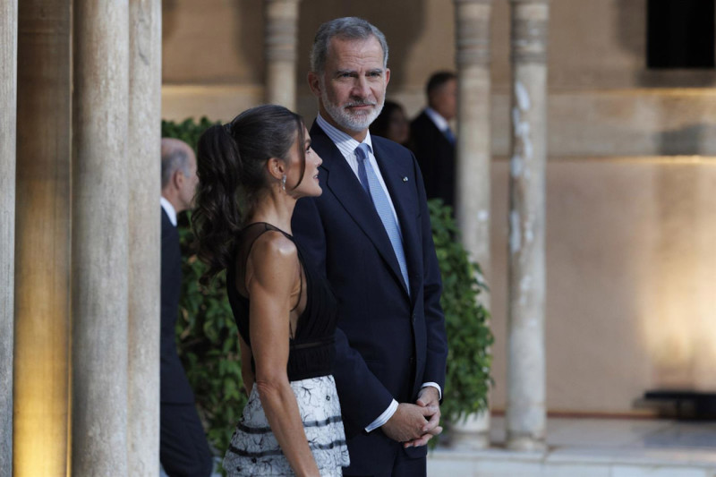 Don Felipe IV y Doña LetIzia, antes de la cena oficial la III Cumbre de la Comunidad Política Europea (CPE) que se celebró en la Alhambra en octubre de 2023, en Granada (ÁLEX CÁMARA - EUROPA PRESS)