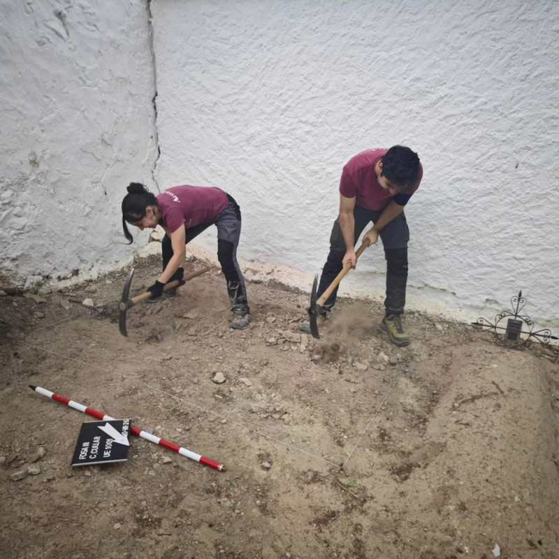 Expertos excavan la fosa 3 de Cúllar (ARQUEOANTRO)