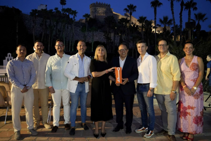 La alcaldesa de Granada, Marifrán Carazo, y el alcalde de Almuñécar, Juan José Ruiz Joya, en el Festival Internacional Jazz en la Costa (AYUNTAMIENTO DE GRANADA)