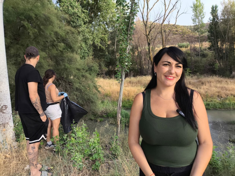 La diputada de Adelante Andalucía por Granada, Inma Manzano, en el entorno del río Genil en Cenes (ADELANTE ANDALUCÍA)