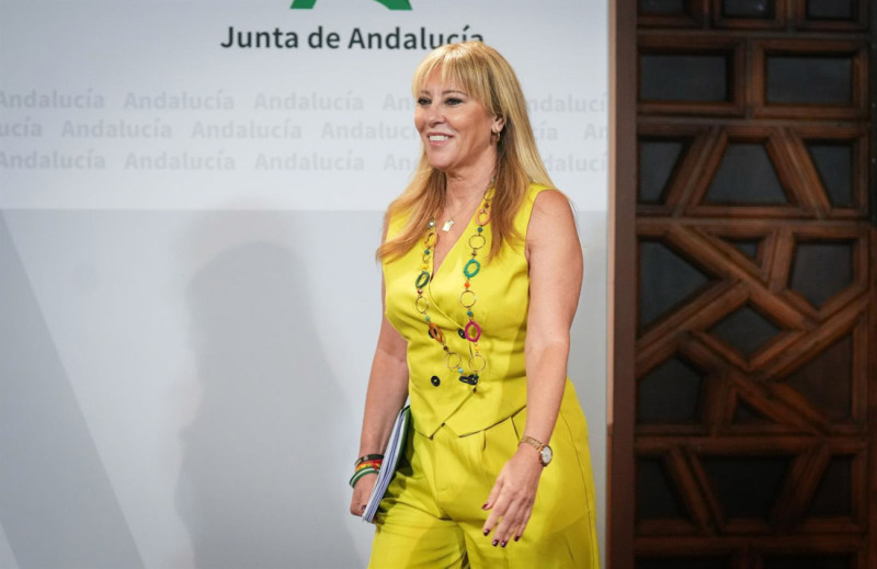 La vicepresidenta tercera y consejera de Economía, Hacienda y Fondos Europeos, y portavoz del Gobierno andaluz, Carolina España, a su llegada a la rueda de prensa posterior a la reunión semanal del Consejo de Gobierno (MARÍA JOSÉ LÓPEZ - EUROPA PRESS)