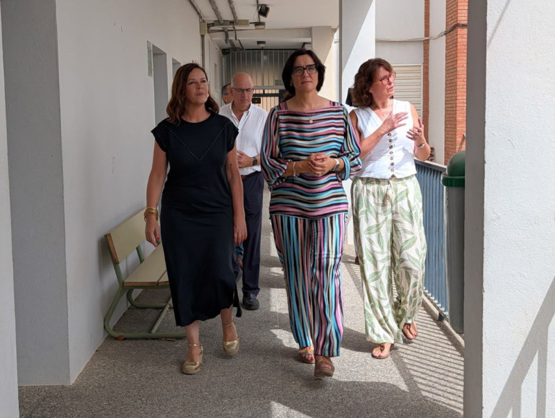 La delegada de Desarrollo Educativo y Formación Profesional, María José Martín, visita el IES Beatriz Galindo La Latina de Motril (JUNTA DE ANDALUCÍA) La delegada de Desarrollo Educativo y Formación Profesional, María José Martín, visita el IES Beatriz Galindo La Latina de Motril (JUNTA DE ANDALUCÍA)