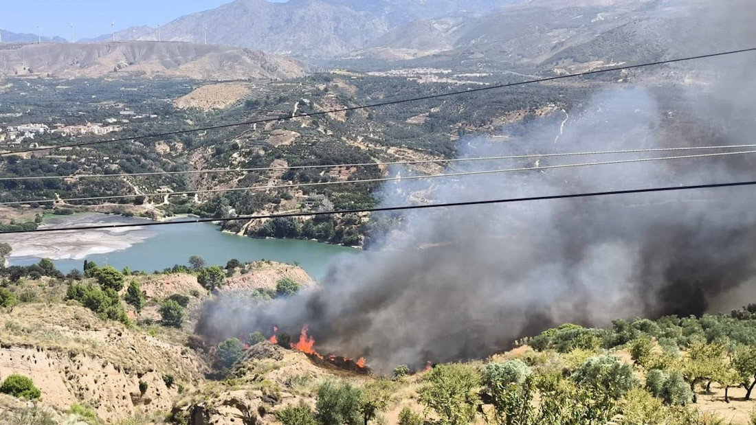 Incendio forestal declarado el sábado, 25 de julio, en el pantano del Beznar, en la localidad granadina de El Valle (PLAN INFOCA)