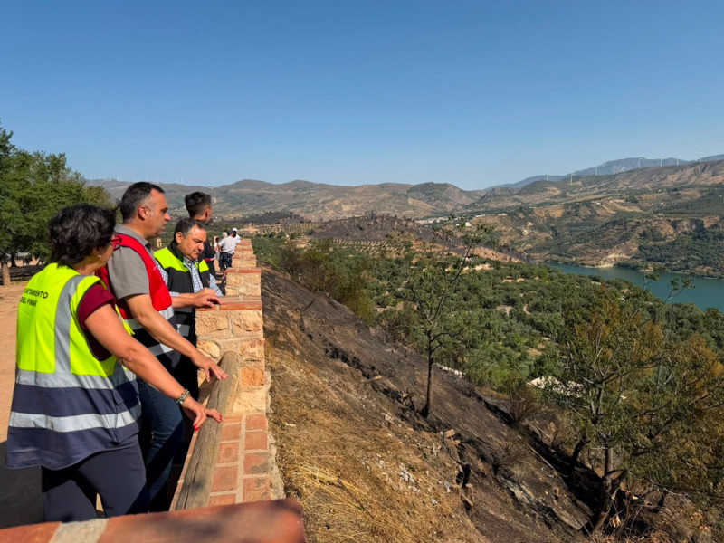 El presidente de la Diputación de Granada, Francis Rodríguez, ha visitado este domingo el municipio de Pinos del Valle (DIPUTACIÓN DE GRANADA)