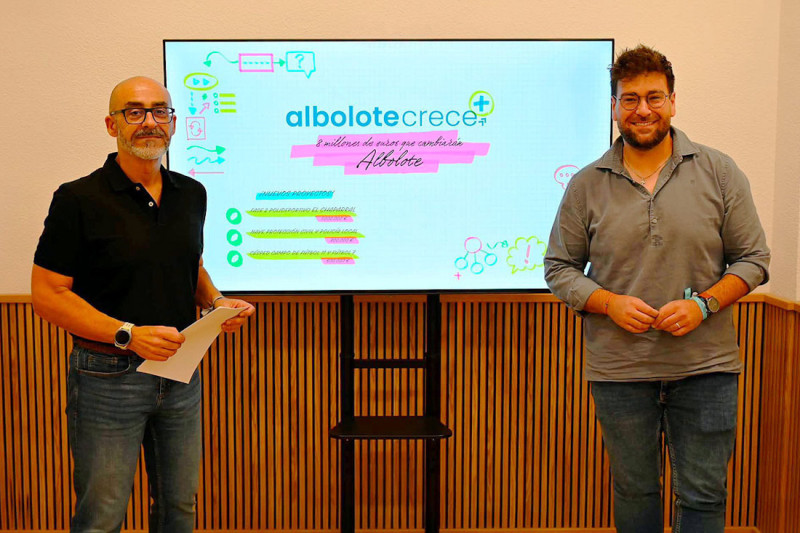 El alcalde de Albolote, Salustiano Ureña, junto al concejal de Economía, Hacienda y Contratación, Juan José Martínez (ALBOLOTE INFORMACIÓN) El alcalde de Albolote, Salustiano Ureña, junto al concejal de Economía, Hacienda y Contratación, Juan José Martínez (ALBOLOTE INFORMACIÓN)