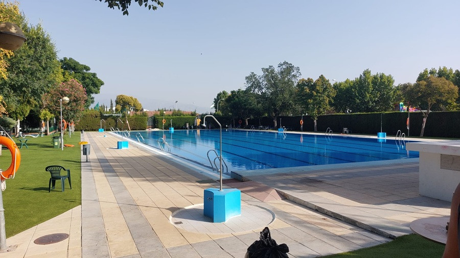 Piscina cerrada al público esta tarde tras el suceso (ALBOLOTE INFORMACIÓN)