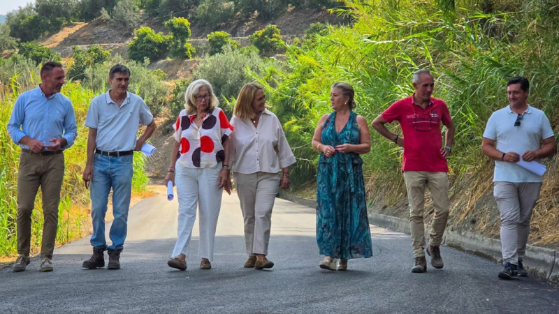 La delegada territorial de Agricultura, Pesca, Agua y Desarrollo Rural, Carmen Lidia Reyes, ha visitado en Motril algunas de los caminos que han sido arreglados tras verse afectados por el tren de borrascas. (JUNTA)