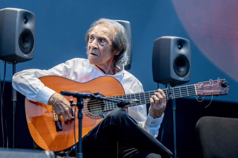 El guitarrista Pepe Habichuela, durante un homenaje al aclamado guitarrista, Pepe Habichuela, en el Real Jardín Botánico Alfonso XIII, dentro del festival Noches del Botánico, a 18 de junio de 2025, en Madrid (RICARDO RUBIO - EUROPA PRESS)