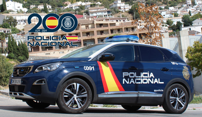 Vehículo de la Policía Nacional (POLICÍA NACIONAL) Vehículo de la Policía Nacional (POLICÍA NACIONAL)