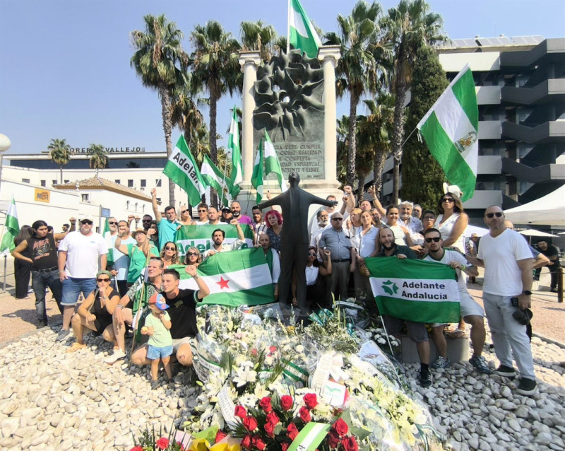 Una delegación granadina de Adelante ha participado este lunes en Sevilla en el acto conmemorativo del 90 aniversario del asesinato de Blas Infante (ADELANTE ANDALUCÍA) Una delegación granadina de Adelante ha participado este lunes en Sevilla en el acto conmemorativo del 90 aniversario del asesinato de Blas Infante (ADELANTE ANDALUCÍA)