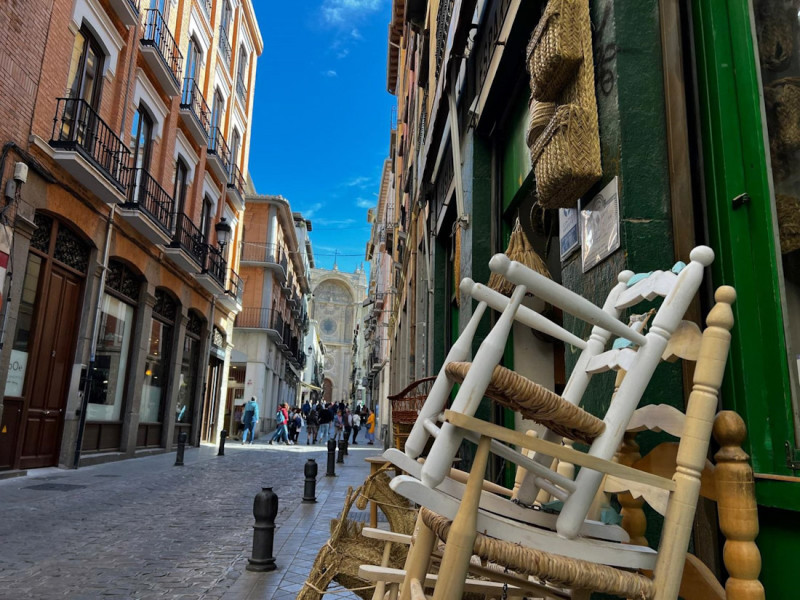 Un comercio tradicional en el entorno de la catedral de Granada (AYUNTAMIENTO DE GRANADA) Un comercio tradicional en el entorno de la catedral de Granada (AYUNTAMIENTO DE GRANADA)
