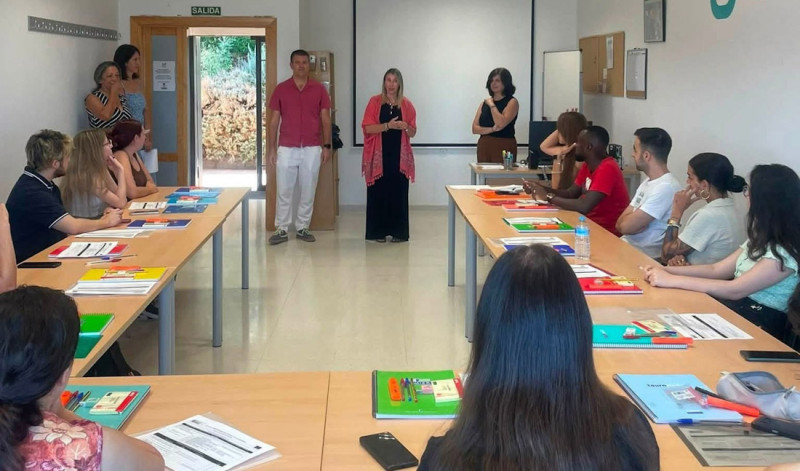 Los actos de inauguración han estado presididos por el alcalde de Monachil, José Morales, y la concejala de Empleo, Asen González, quienes han dado la bienvenida al alumnado trabajador y al equipo técnico (AYUNTAMIENTO DE MONACHIL)