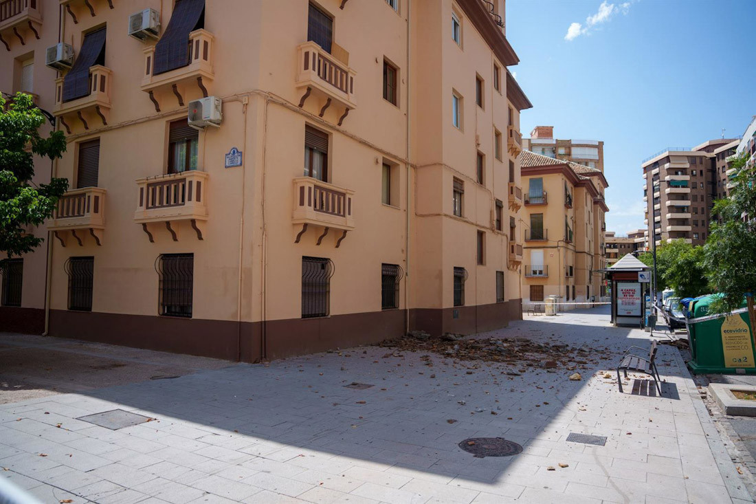 Consecuencias del terremoto de magnitud 4,8 en edificios y viviendas de la ciudad de Granada (FRANCISCO J. OLMO - EUROPA PRESS)