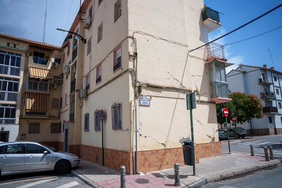 Consecuencias del terremoto de magnitud 5 en edificios y viviendas del distrito Zaidín de la ciudad de Granada (FRANCISCO J. OLMO - EUROPA PRESS)