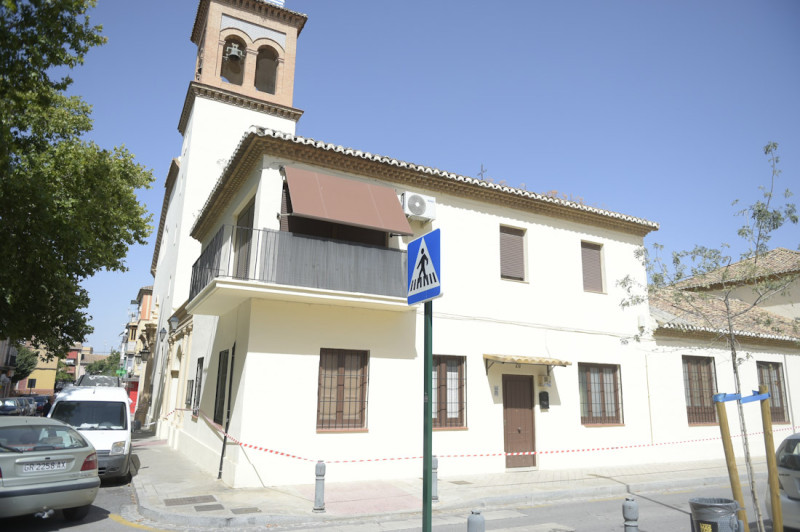 Edificio precintado tras el terremoto (GPMEDIA)