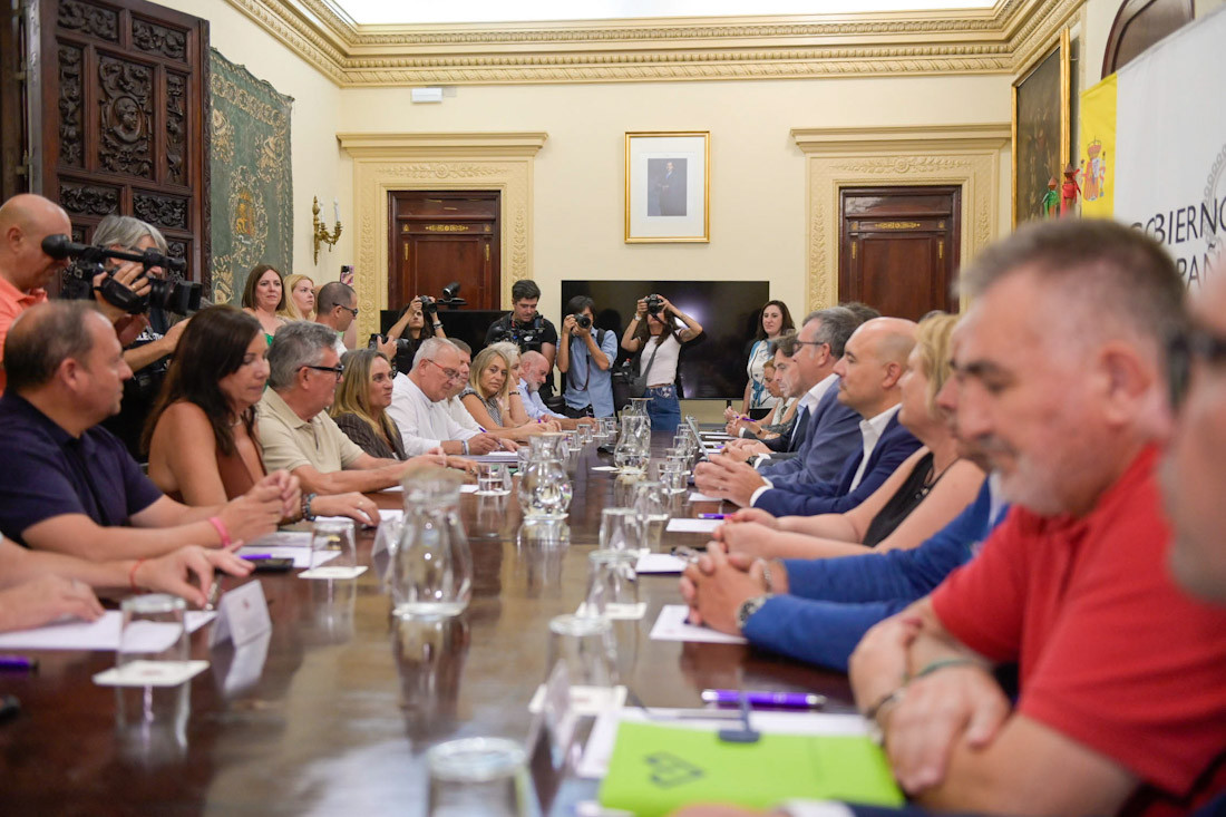 Reunión del ministro con los alcaldes y alcaldesas de los municipios afectados por los terremotos (GPMEDIA)