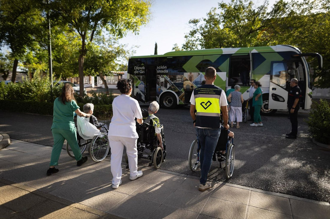 Imagen del desalojo del Centro Psicopedagógico Reina Sofía, ubicado en Armilla, con motivo de la serie sísmica en Granada y su área metropolitana, a 18 de agosto de 2026 (DIPUTACIÓN DE GRANADA)