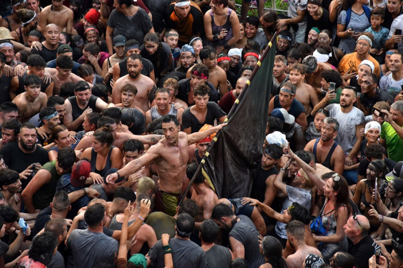 Cascamorras vuelve este miércoles, 9 de septiembre, a Guadix tras no conseguir llevarse la imagen de la Virgen de la Piedad durante su multitudinaria carrera en Baza (AYUNTAMIENTO DE BAZA)