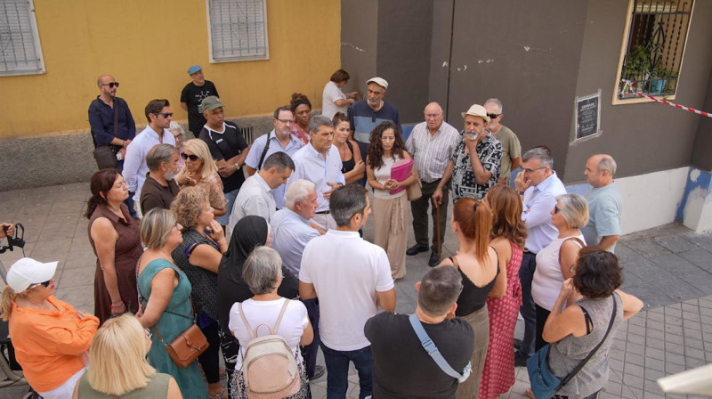Pedro Fernández ha visitado el barrio granadino del Zaidín para informar sobre las actuaciones emprendidas por el Gobierno (DELEGACIÓN DEL GOBIERNO EN ANDALUCÍA) Pedro Fernández ha visitado el barrio granadino del Zaidín para informar sobre las actuaciones emprendidas por el Gobierno (DELEGACIÓN DEL GOBIERNO EN ANDALUCÍA)