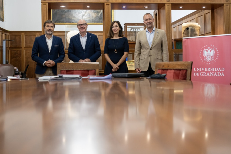 Firma del convenio (UGR) Firma del convenio (UGR)