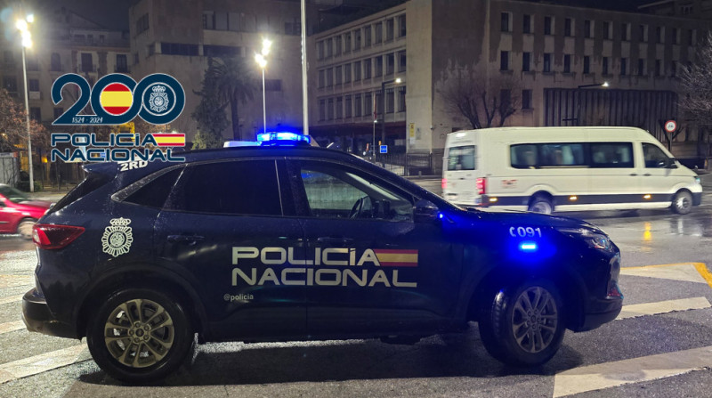 Vehículo de la Policía Nacional (POLICÍA NACIONAL) Vehículo de la Policía Nacional (POLICÍA NACIONAL)