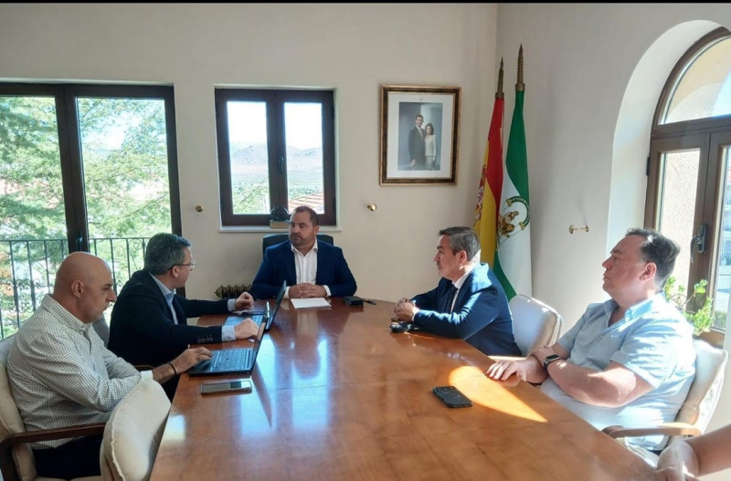 Reunión para analizar la situación de la red eléctrica en Puebla de Don Fadrique (ENDESA)