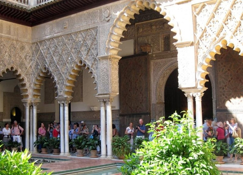Turistas en La Alhambra (EUROPA PRESS)