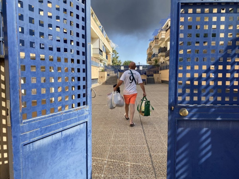 Un vecino de Las Gabias (Granada) en un residencial afectado por los terremotos (AYUNTAMIENTO DE LAS GABIAS) Un vecino de Las Gabias (Granada) en un residencial afectado por los terremotos (AYUNTAMIENTO DE LAS GABIAS)