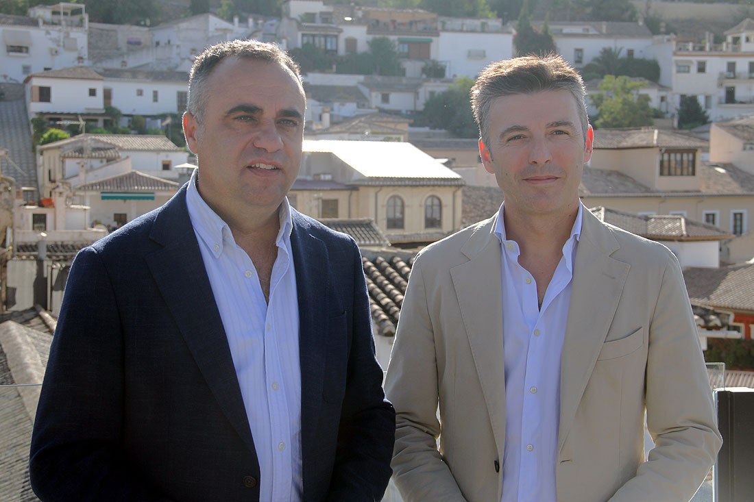 Francis Rodríguez, candidato a la presidencia del Partido Popular de Granada, junto a Jorge Saavedra