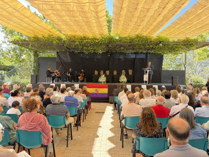 Acto solemne de entrega a los familiares de los restos humanos de seis víctimas en el Barranco de Víznar (GOBIERNO DE ESPAÑA)