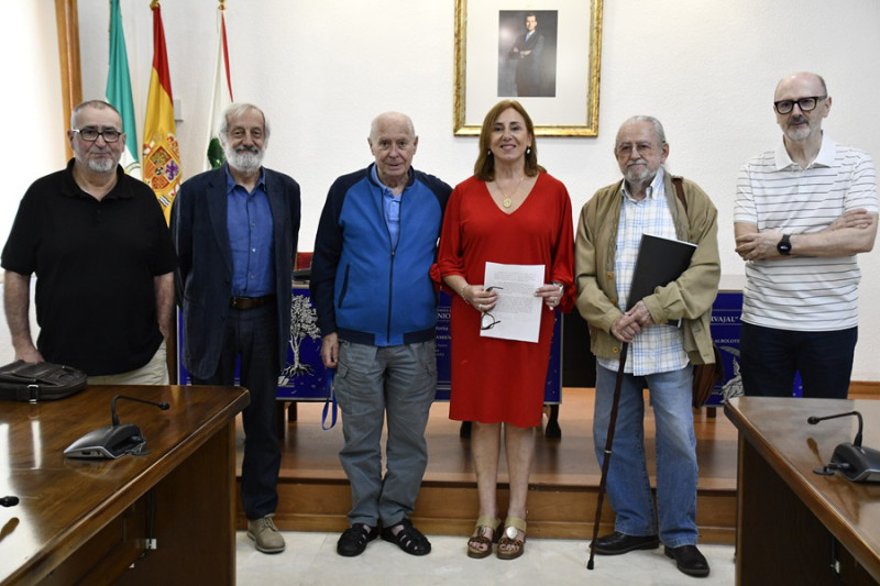 Miembros del jurado del premio de poesía joven Antonio Carvajal (ALBOLOTE INFORMACIÓN) Miembros del jurado del premio de poesía joven Antonio Carvajal (ALBOLOTE INFORMACIÓN)