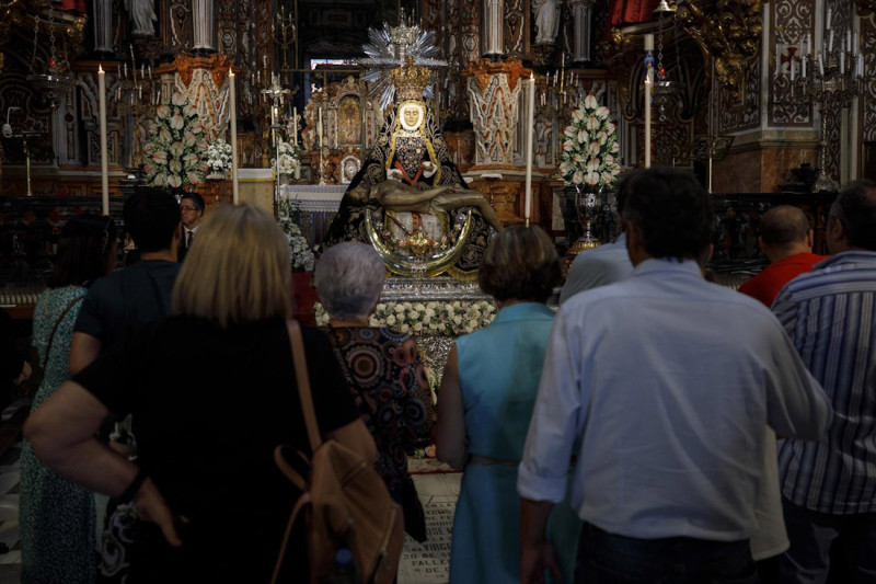 Este domingo se podrá venerar a la Virgen de las Angustias, patrona de Granada, desde temprano por la mañana en la Catedral (ÁLEX CÁMARA/EUROPA PRESS)