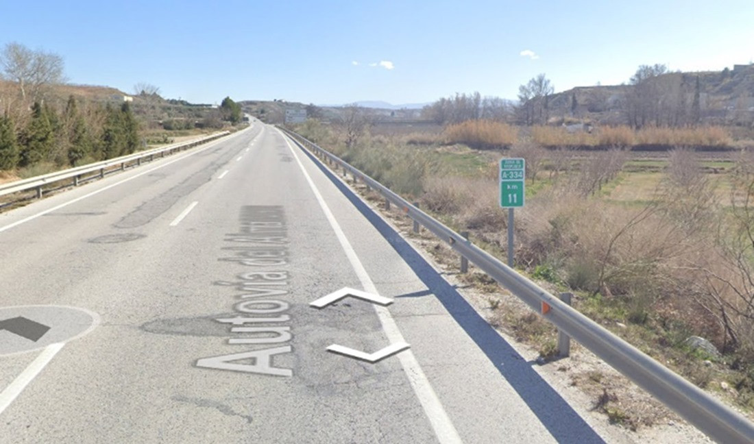 Una persona ha fallecido y otras tres han resultado heridas en un accidente de tráfico registrado en la noche de este pasado lunes en el kilómetro 11 de la carretera A-334 en el término municipal de Caniles (112)