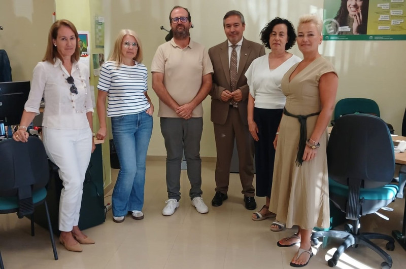 El delegado territorial de Economía, Hacienda, Fondos Europeos y de Universidad, Industria, Energía e Innovación, Gumersindo Fernández, ha visitado el Centro Andaluz de Emprendimiento (CADE) que Andalucía Emprende tiene en Alquife (JUNTA)