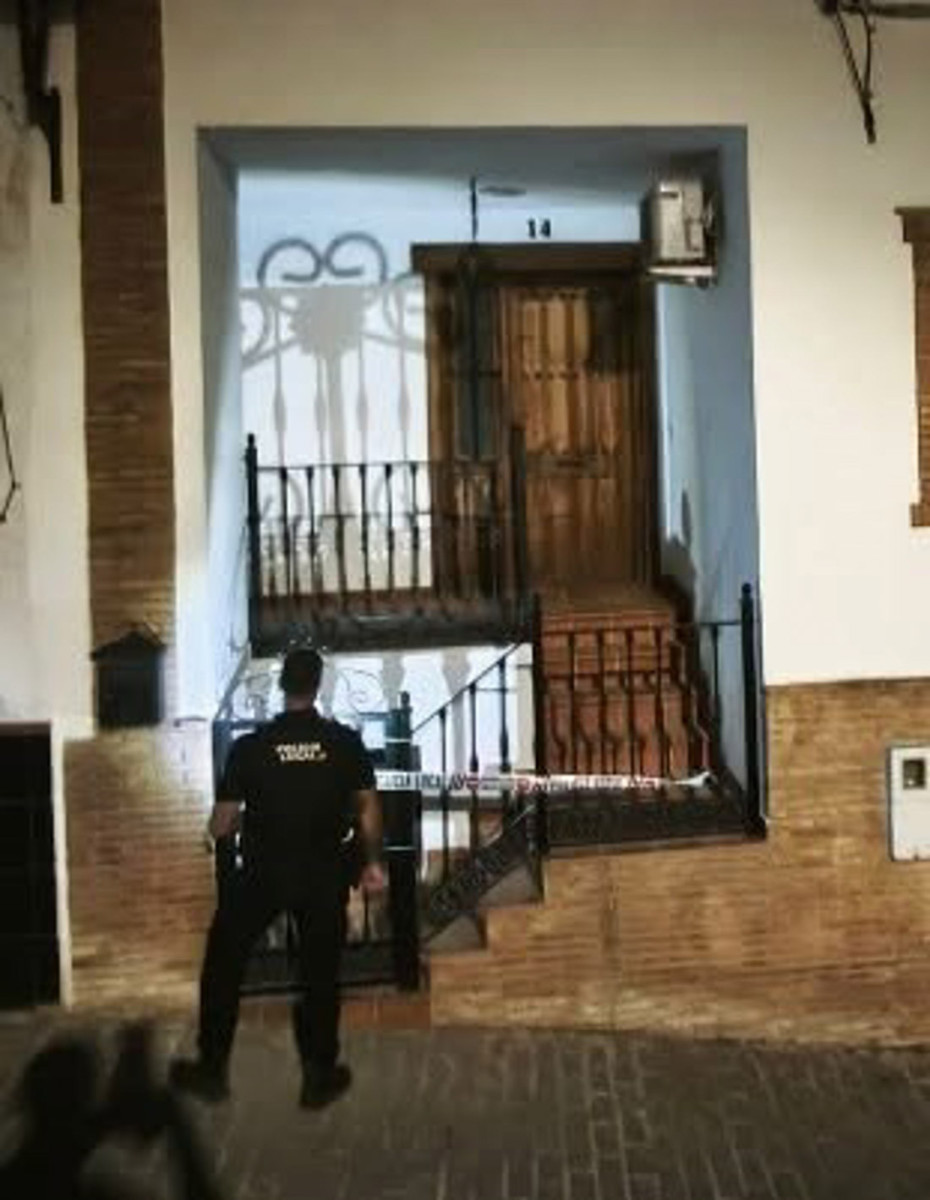 Actuación policial que frustró un intento de okupación de una vivienda este pasado miércoles, 30 de septiembre, en Íllora, segundo caso en dos semanas en la localidad (POLICÍA LOCAL DE ÍLLORA)