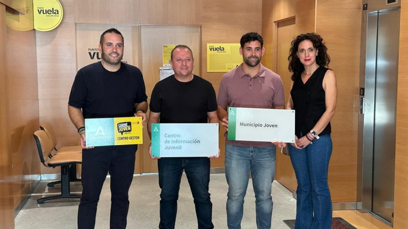 Imagen del coordinador del IAJ durante su visita en Cúllar Vega al nuevo espacio joven del municipio, una infraestructura concebida como punto de encuentro y participación para la juventud local (JUNTA)