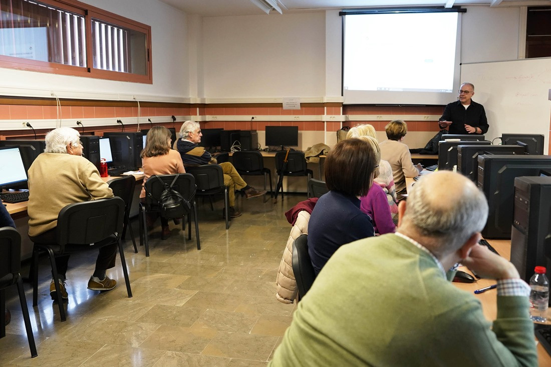 Aula permanente de la UGR (UGR)