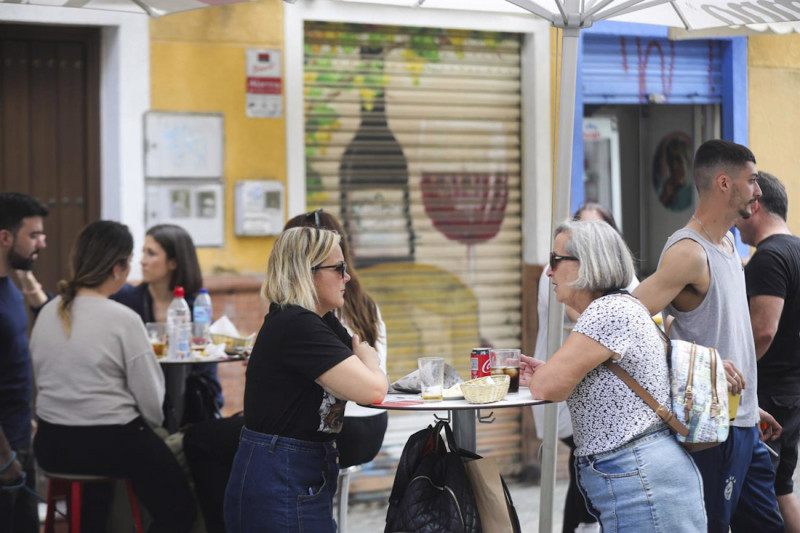 Personas en la terraza de un bar. Archivo (MARÍA JOSÉ LÓPEZ - EUROPA PRESS)