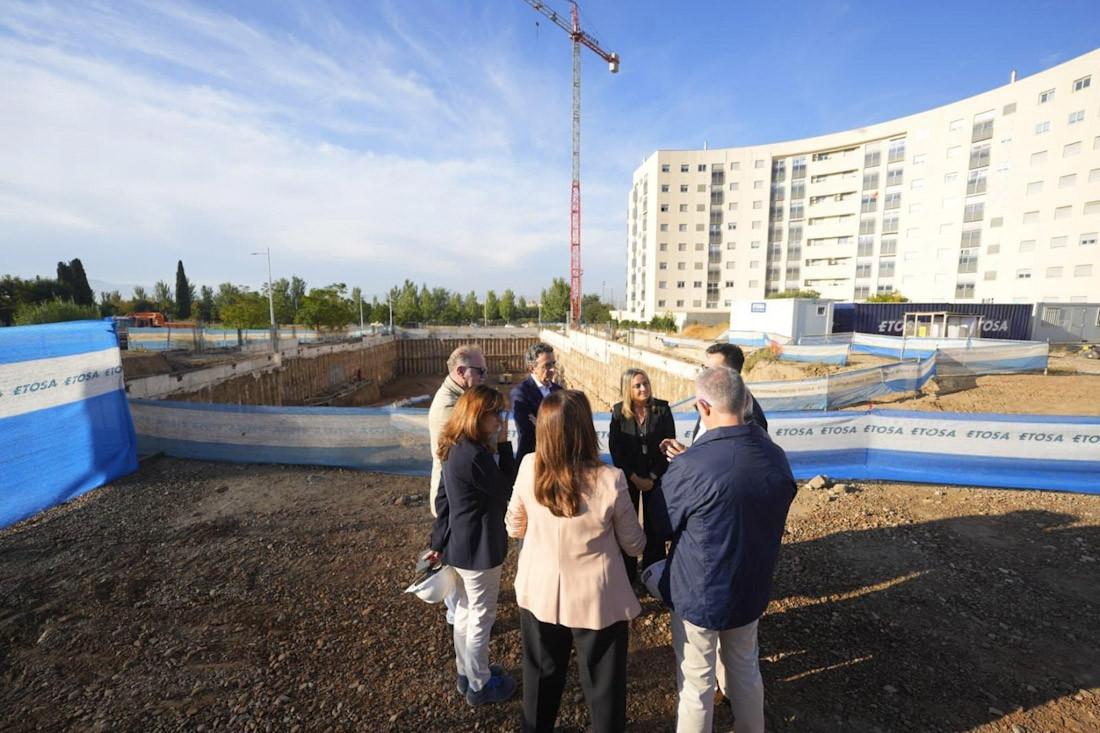 La alcaldesa de Granada, Marifrán Carazo, visita las obras de la promoción Bazán Rosaleda (AYUNTAMIENTO DE GRANADA)