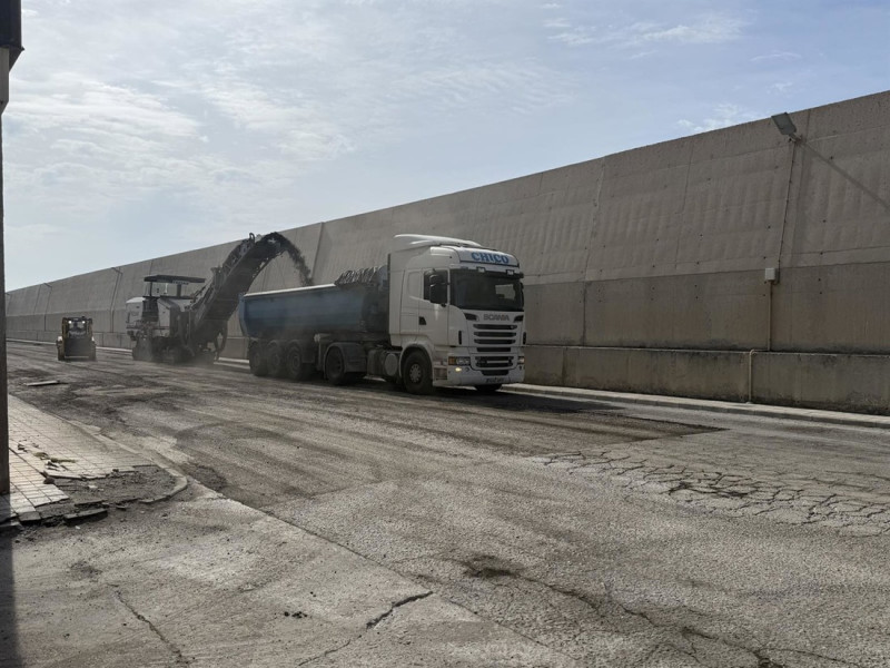 La Autoridad Portuaria de Motril (Granada) ha concluido las obras de mejora del pavimento y asfaltado en los viales de acceso a los muelles de Graneles y Poniente de la dársena pesquera (PUERTO DE MOTRIL)